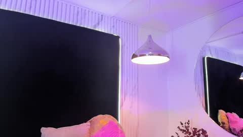 ALMENDRAEVANS online show from February 7, 6:24 pm