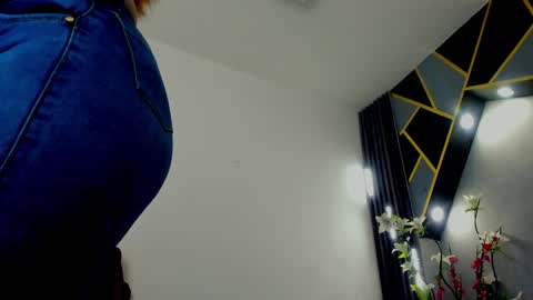 Snapshot of almma_ chatting on January 25, 10:39 pm ALMMA online show from January 25, 10:39 pm