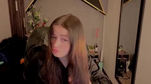 Snapshot of almma_ chatting on October 18, 3:57 pm ALMMA online show from October 18, 3:57 pm