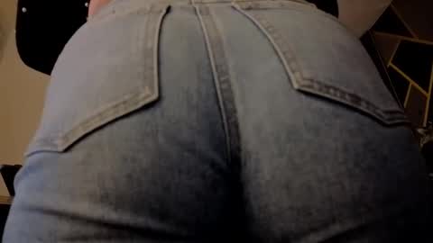 Snapshot of almma_ chatting on October 21, 2:07 pm ALMMA online show from October 21, 2:07 pm