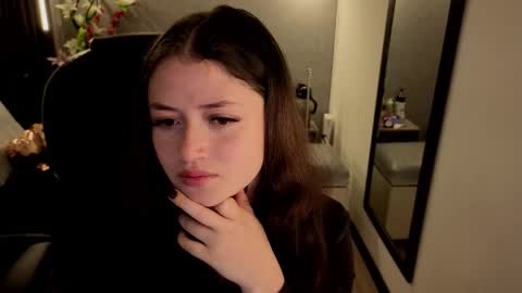 Snapshot of almma_ chatting on November 19, 1:22 pm ALMMA online show from November 19, 1:22 pm