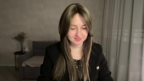 Snapshot of almostinnocent_ chatting on April 25, 8:17 pm Anna online show from April 25, 8:17 pm