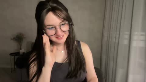Snapshot of almostinnocent_ chatting on May 7, 8:58 pm Anna online show from May 7, 8:58 pm