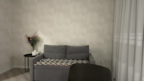 Snapshot of almostinnocent_ chatting on May 28, 8:28 pm Anna online show from May 28, 8:28 pm