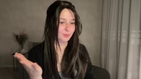 Snapshot of almostinnocent_ chatting on June 4, 8:37 pm Anna online show from June 4, 8:37 pm