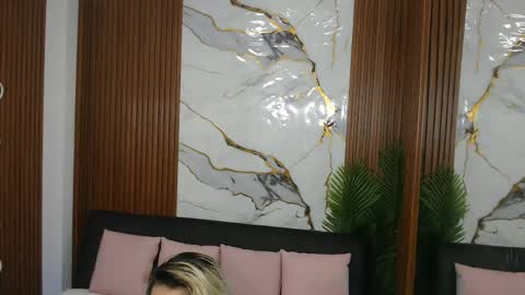 alonddra_tay online show from April 17, 11:35 am