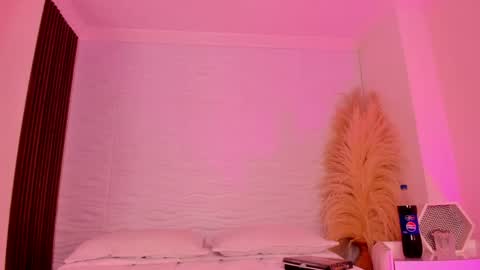 ALONDRA CUTE online show from April 17, 4:37 am