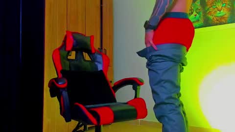 Snapshot of alpha_dominus_ chatting on September 24, 4:27 am alpha_dominus_ online show from September 24, 4:27 am