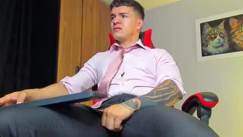 Snapshot of alpha_dominus_ chatting on November 10, 4:33 am alpha_dominus_ online show from November 10, 4:33 am