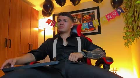 Snapshot of alpha_dominus_ chatting on November 20, 4:45 am alpha_dominus_ online show from November 20, 4:45 am