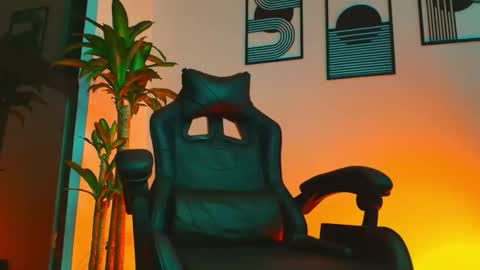 alpha_dominus_ online show from March 21, 9:03 am