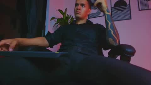Snapshot of alpha_dominus_ chatting on May 19, 4:08 am alpha_dominus_ online show from May 19, 4:08 am