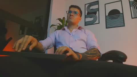 Snapshot of alpha_dominus_ chatting on June 17, 3:42 am alpha_dominus_ online show from June 17, 3:42 am