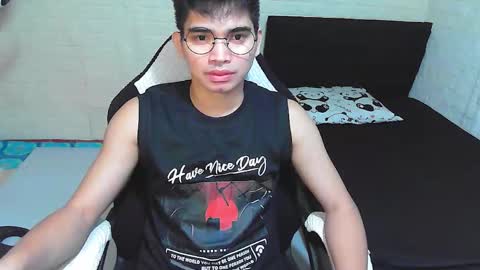 Snapshot of alpha_rider chatting on November 25, 6:24 am Angelo online show from November 25, 6:24 am