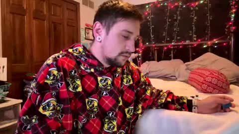 Snapshot of alphadomcole chatting on December 19, 9:38 am alphadomcole online show from December 19, 9:38 am