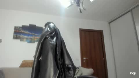 Snapshot of alphagodleatherking92 chatting on December 7, 10:01 am LeatherMaster online show from December 7, 10:01 am