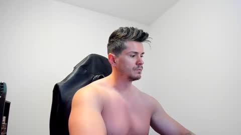 Snapshot of alphagodleatherking92 chatting on March 2, 5:33 am LeatherMaster online show from March 2, 5:33 am