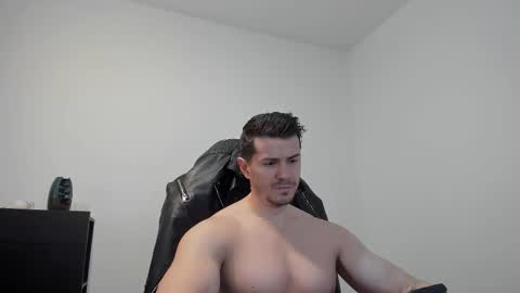 Snapshot of alphagodleatherking92 chatting on November 15, 8:22 am LeatherMaster online show from November 15, 8:22 am