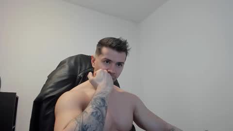 Snapshot of alphagodleatherking92 chatting on December 2, 11:04 am LeatherMaster online show from December 2, 11:04 am