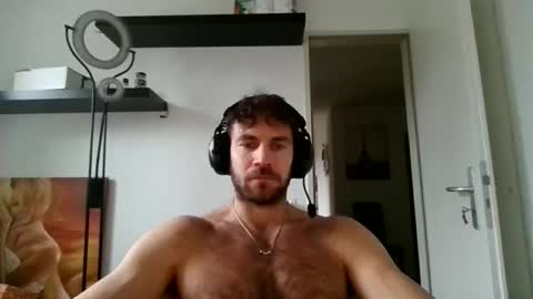 alphah_hunk online show from December 2, 2:01 pm