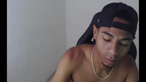 alphas_latins online show from April 8, 5:02 pm