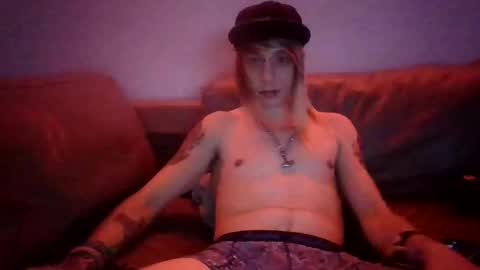Snapshot of altboy010 chatting on November 3, 2:57 am altboy010 online show from November 3, 2:57 am