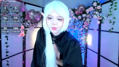 Snapshot of aluwe_meow chatting on February 26, 9:47 pm Aluwe online show from February 26, 9:47 pm