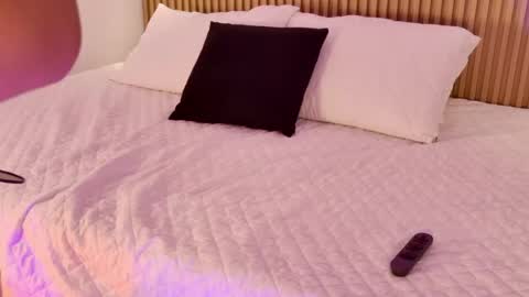 aly_leee online show from April 14, 12:00 pm