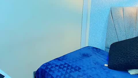 Snapshot of aly_smith_ chatting on September 19, 12:06 pm A L Y online show from September 19, 12:06 pm