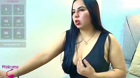 Snapshot of aly_smith_ chatting on October 14, 11:33 am A L Y online show from October 14, 11:33 am