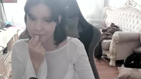 Snapshot of alyaska_yang chatting on June 25, 2:32 pm alyaska_yang online show from June 25, 2:32 pm
