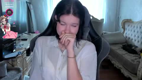 Snapshot of alyaska_yang chatting on July 2, 9:59 am alyaska_yang online show from July 2, 9:59 am
