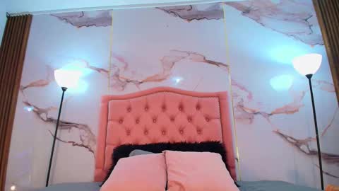 Snapshot of alyathompson chatting on December 21, 4:19 am Alya online show from December 21, 4:19 am