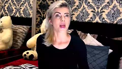 aly online show from December 3, 10:39 am