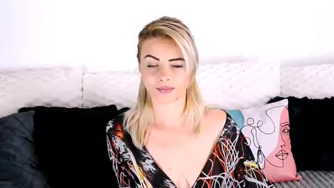 aly online show from November 19, 11:10 am