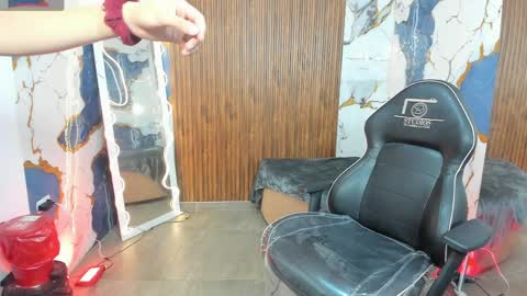 ALYCE  online show from April 7, 11:32 am