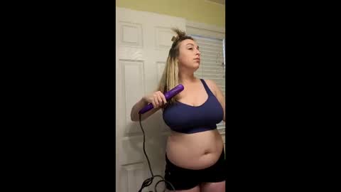 Snapshot of alyjeanne0420 chatting on February 1, 9:02 pm alyjeanne0420 online show from February 1, 9:02 pm