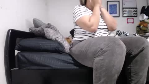 Snapshot of alynfoxx chatting on January 16, 3:34 am Alyn Maria online show from January 16, 3:34 am