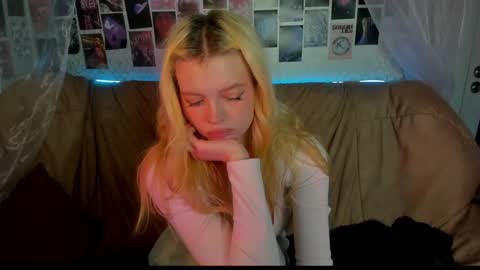 Alysa   7GMT  online show from March 19, 1:31 am