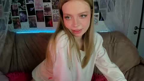 Snapshot of alysameow chatting on May 19, 10:21 am Alysa 7GMT online show from May 19, 10:21 am