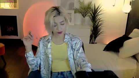 Snapshot of alysiasun chatting on September 8, 9:25 pm Alysia online show from September 8, 9:25 pm