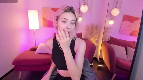 Snapshot of alysiasun chatting on November 4, 6:45 am Alysia online show from November 4, 6:45 am