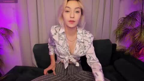 Snapshot of alysiasun chatting on November 23, 2:06 pm Alysia online show from November 23, 2:06 pm