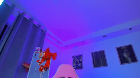 Snapshot of alyssa_smitt chatting on January 3, 10:31 am alyssa_smitt online show from January 3, 10:31 am