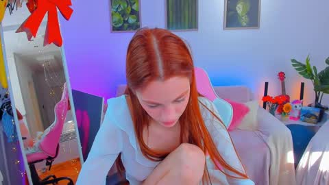 Snapshot of alyssa_smitt chatting on February 9, 8:33 am alyssa_smitt online show from February 9, 8:33 am