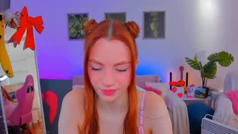 Snapshot of alyssa_smitt chatting on February 20, 7:45 am alyssa_smitt online show from February 20, 7:45 am