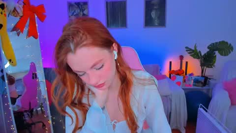 Snapshot of alyssa_smitt chatting on February 23, 7:33 am alyssa_smitt online show from February 23, 7:33 am