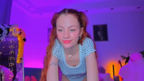 Snapshot of alyssa_smitt chatting on October 6, 9:56 pm alyssa_smitt online show from October 6, 9:56 pm