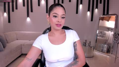 Snapshot of alyssadean_ chatting on October 11, 11:31 am Aly online show from October 11, 11:31 am
