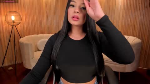 Snapshot of alyssadean_ chatting on October 17, 11:24 am Aly online show from October 17, 11:24 am
